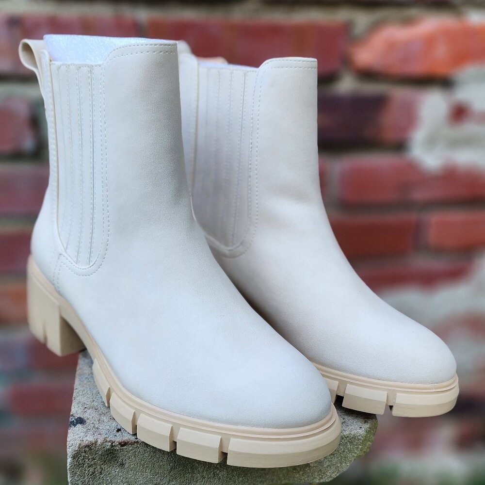 Coutgo Chelsea boots NWT
